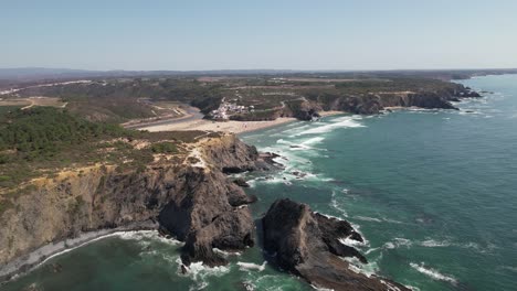 Luftaufnahmen-Der-Klippen-Und-Des-Strandes-In-Portugal