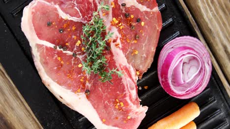 Marinated-steak-and-ingredients-on-grill-tray