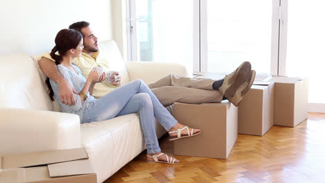 Attractive-couple-relaxing-on-couch