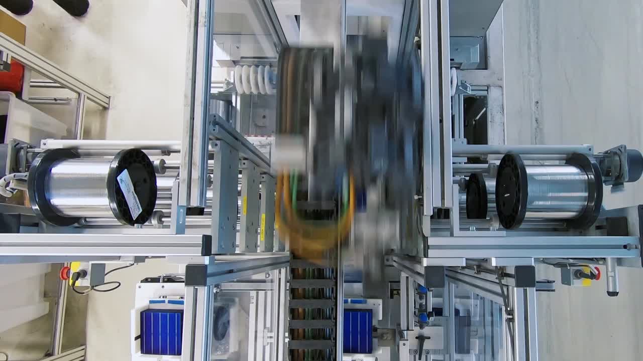 panel solar haciendo máquina robot video