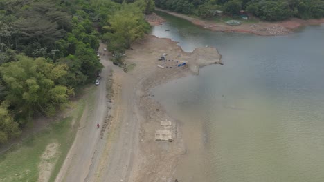 Menschen-Am-Hatillo-Damm-Und-Natürlichen-Reservoir-In-Der-Dominikanischen-Republik