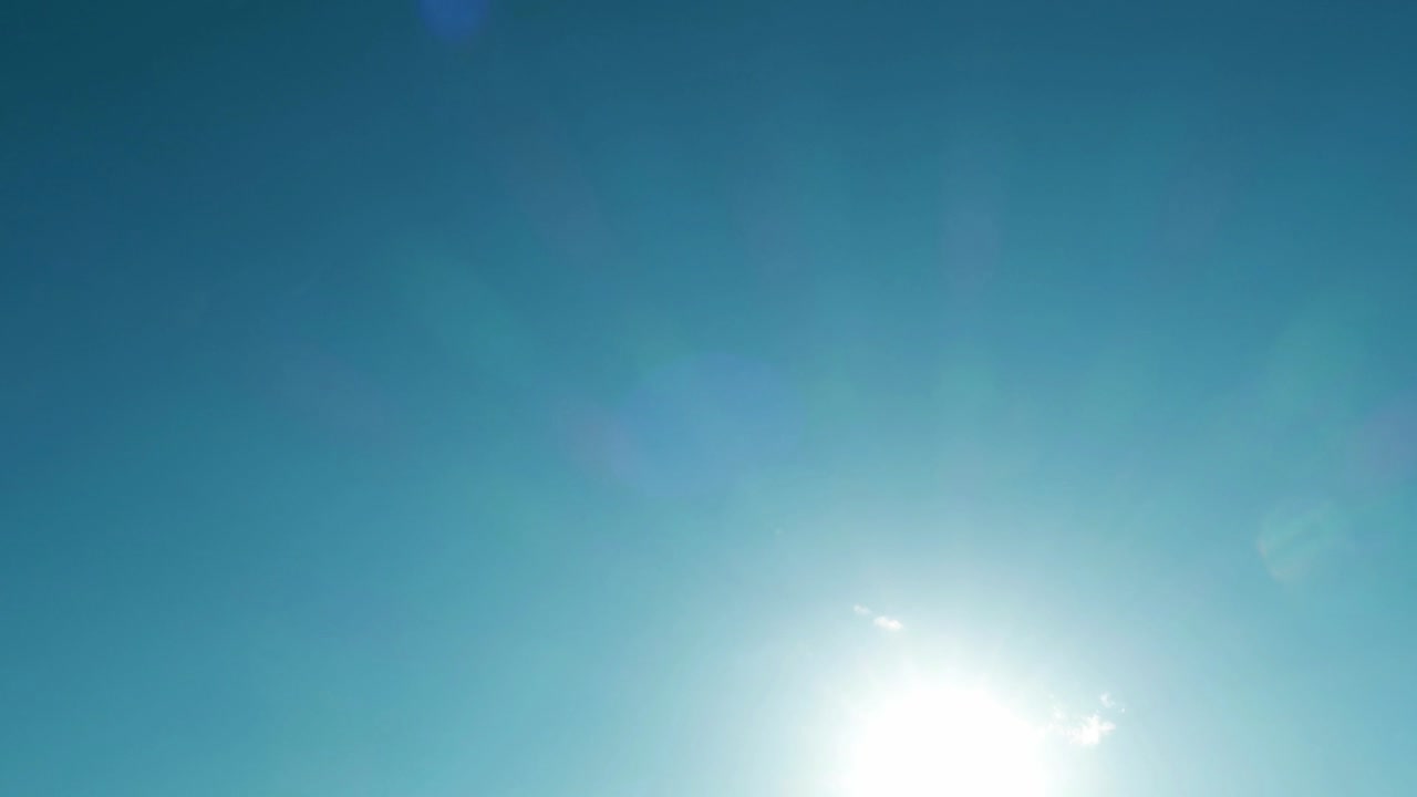 시안 푸른 하늘 n 보케 태양 빛 ray n 렌즈 화염과  구름