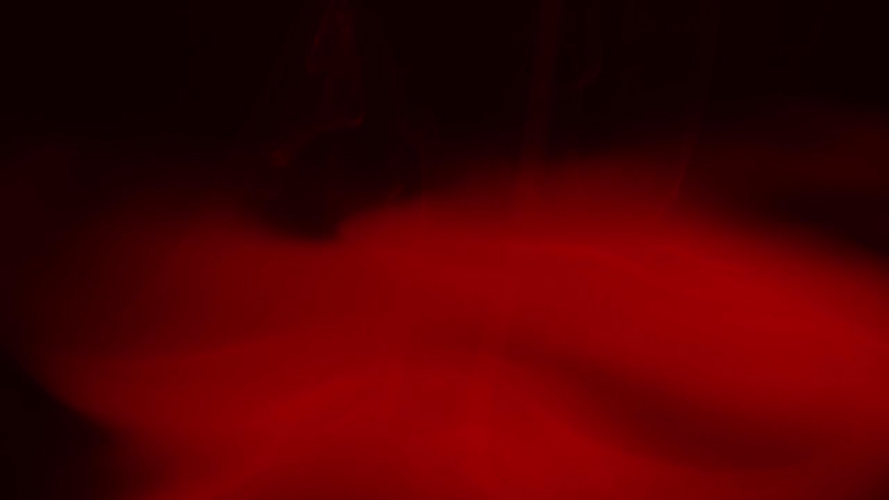 Vero fumo rosso su sfondo nero