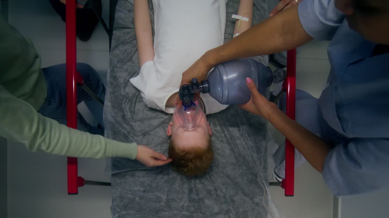 심폐소생술 (cpr) 및 환기를 포함한 응급 의료 훈련