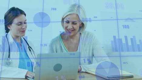animación del procesamiento de datos en diversos médicos con computadora portátil
