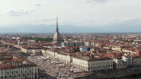 edificio mole antonelliana de la ciudad de turín y majestuoso paisaje urbano, vista aérea de drones