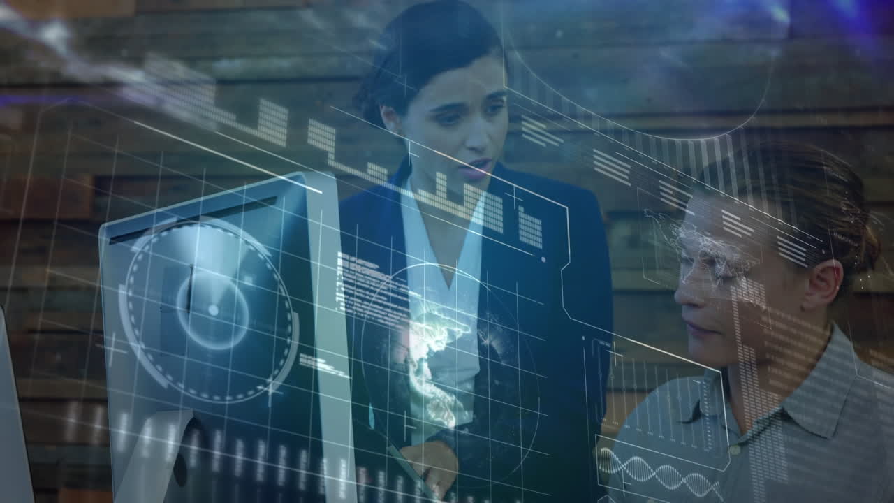 procesamiento de datos contra colegas de oficina discutiendo en la computadora