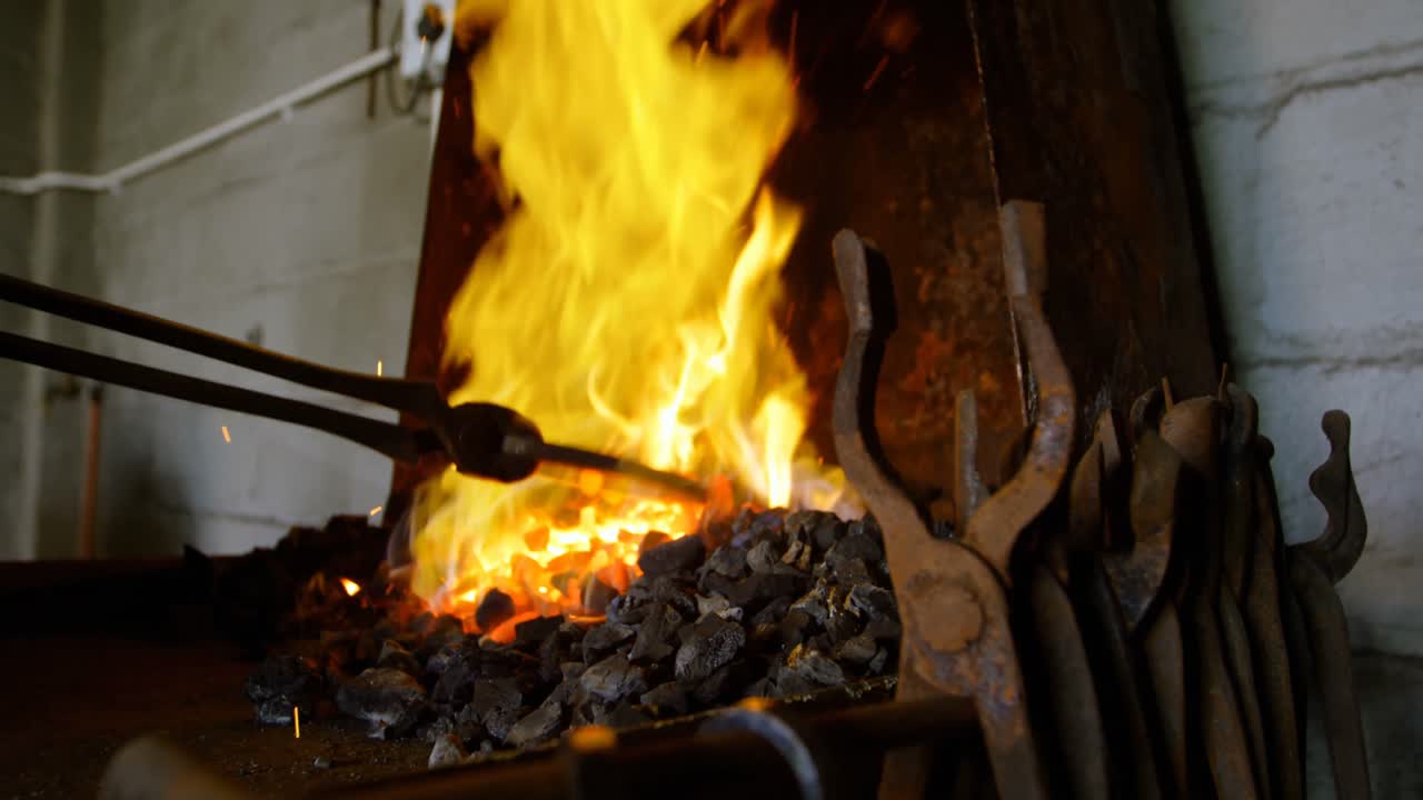 금속공이 화재 4k에서 말발 ⁇ 을 가열