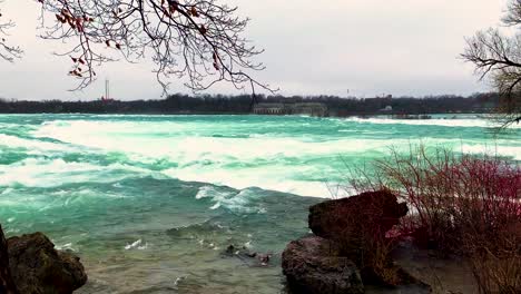 Schöne-Aussicht-Auf-Den-Niagara-River-Von-Den-Drei-Schwesterninseln