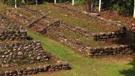 pequeña pirámide en el sitio arqueológico de izapa en méxico