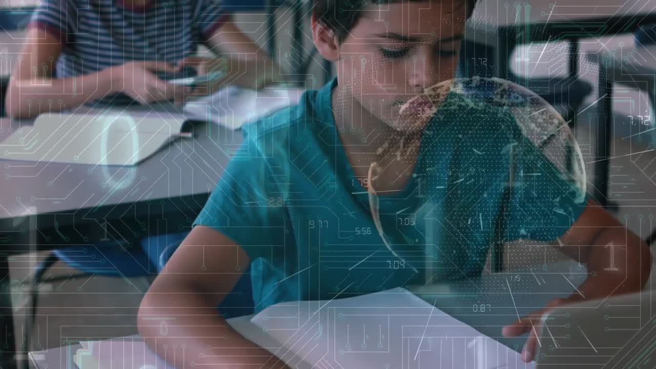 animación del procesamiento de datos sobre un niño biracial usando una computadora portátil