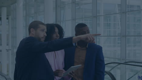 animación del procesamiento de datos sobre diversas personas de negocios en la oficina