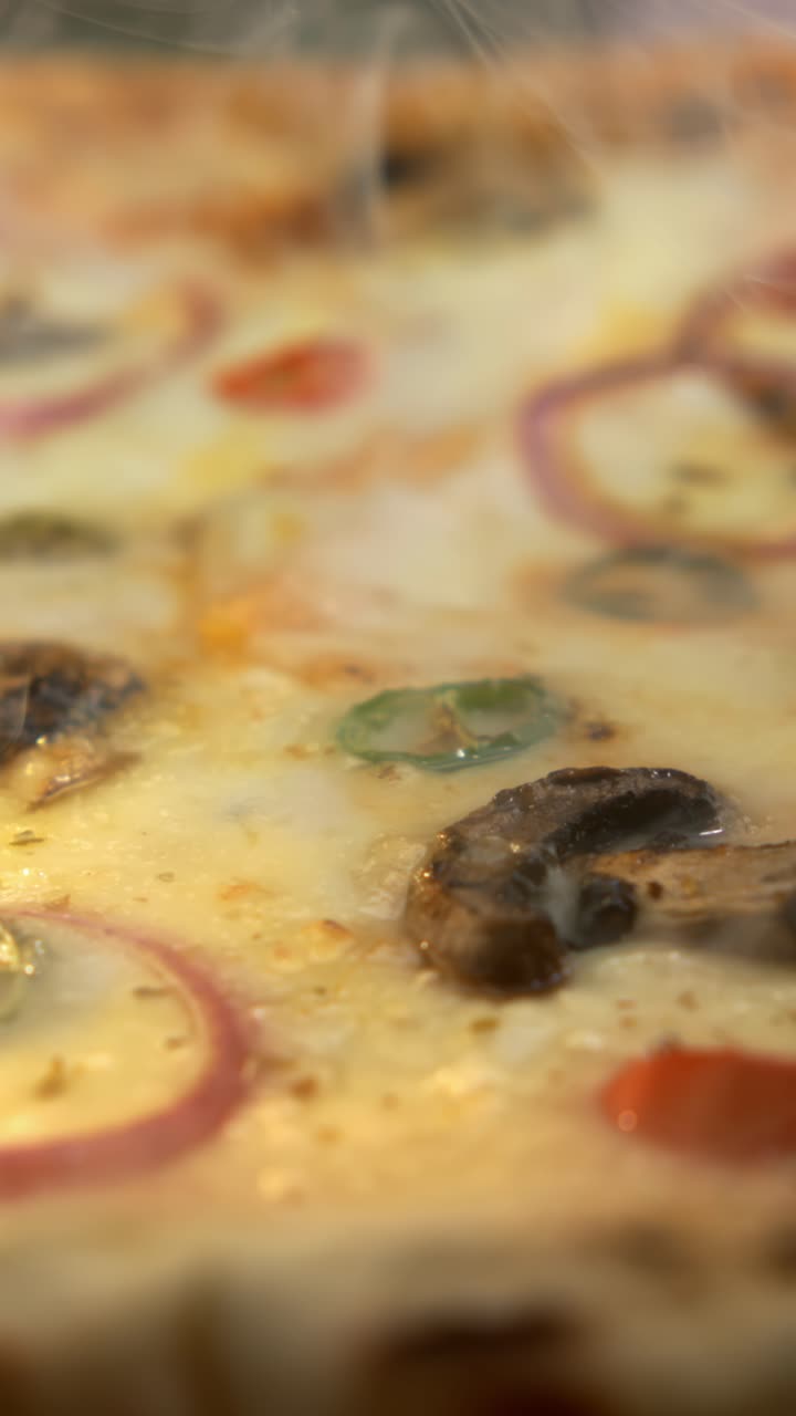 un primer plano de una pizza