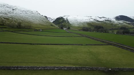 Peak-District-Steinmauer-Felder-Winnats-Pass-Winter-Luftaufnahme-Großbritannien