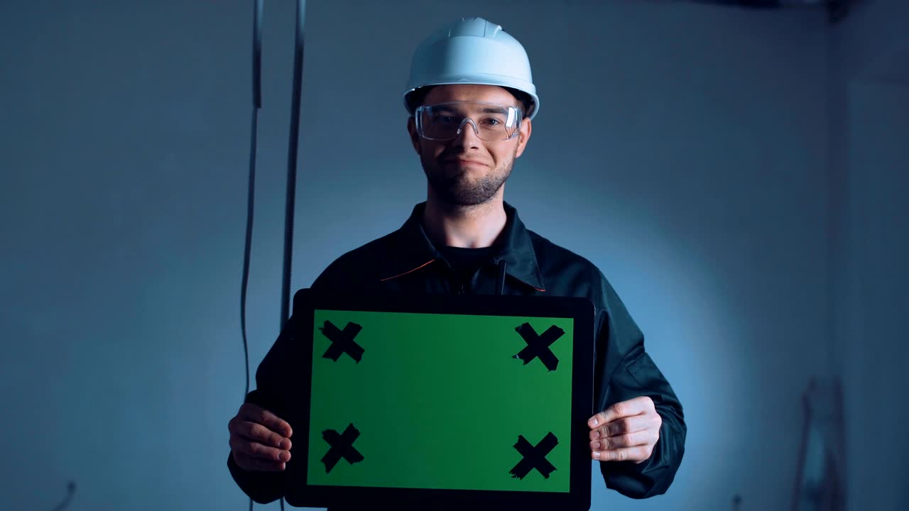 trabajador de la construcción con marco de chromakey