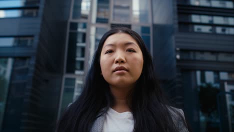 Close-up-portrait-of-business-Chinese-woman-standing-on-the-street.