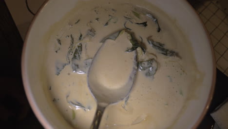 sopa de crema con espinaca para la cena