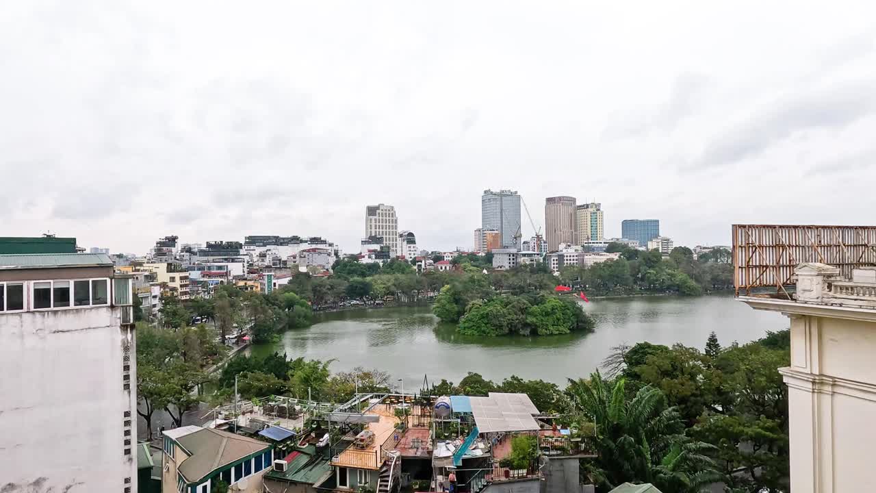 vista panorámica del icónico lago y el horizonte de hanoi