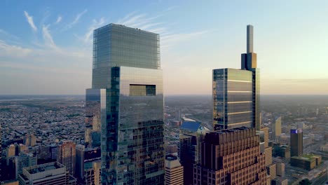 Philadelphia-Skyscrapers-during-Golden-Hour,-Summer,-Aerial-Panorama