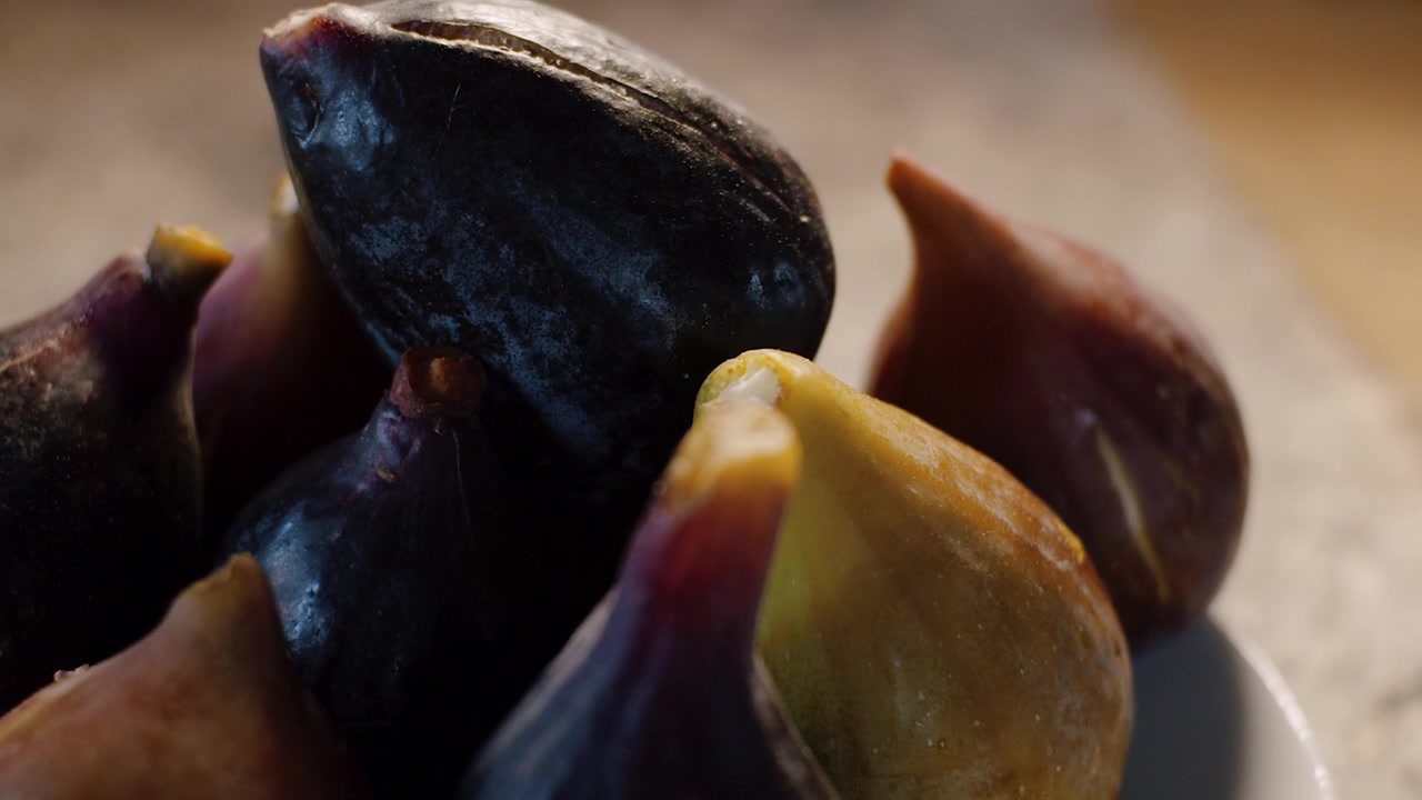 Bowl filled with common figs fruit with studio light, organic vegan food
