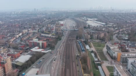 Drone-Disparó-Sobre-Densas-Vías-De-Tren-Que-Se-Dirigían-A-Londres