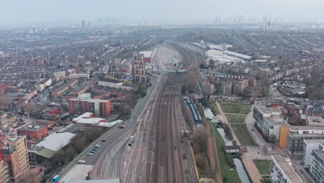 drone disparó sobre densas vías de tren que se dirigían a londres