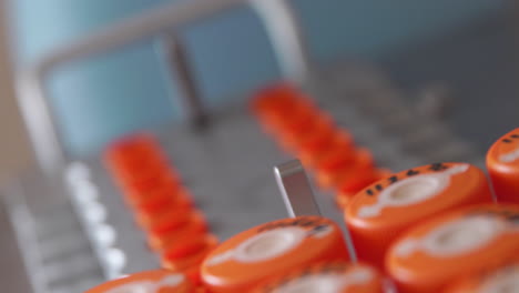 Close-up-in-the-medical-laboratory,-the-robot-pierces-a-jar-of-liquid-with-a-needle-and-pours-it-into-a-tube-for-further-analysis-by-the-doctor