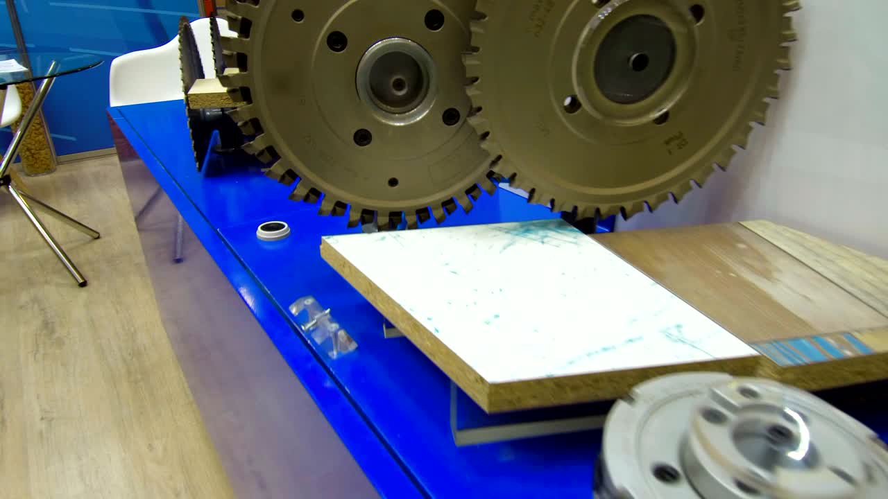 diferentes tipos de sierras para cortar madera.