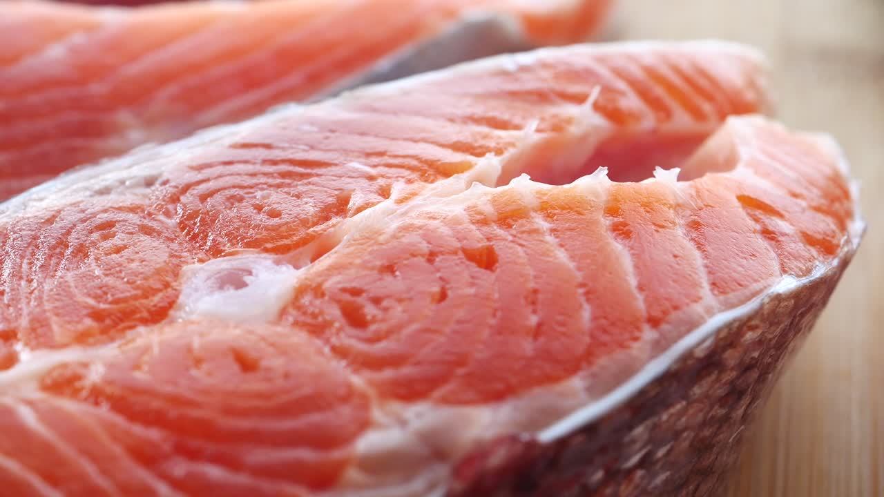 원시 연어 필레 클로즈업