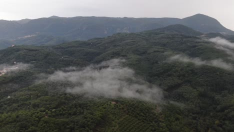 Drone-Volador-En-Las-Nubes