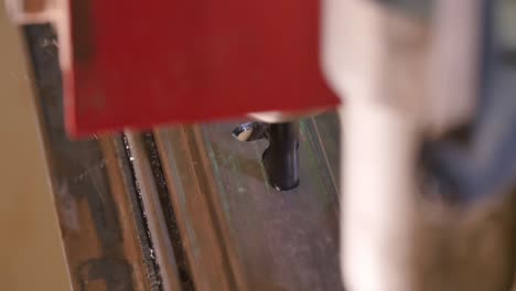 proceso de perforación de metales