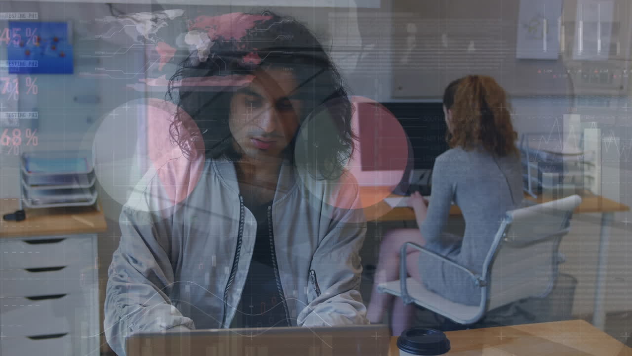 사무실에서 일하는 다양한 사업가들에 대한 통계 및 데이터 처리의 활성화