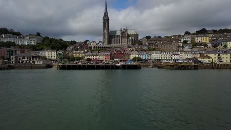 vista aérea del puerto de cobh
