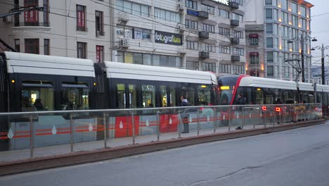 straßenbahnszenen aus der stadt istanbul