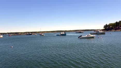 barcos de langosta y barcos de recreo y georgetown, maine cinco islas