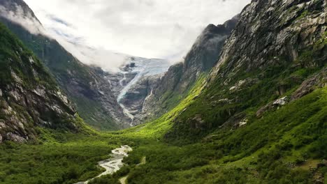 Hermosa-Naturaleza-Noruega-Glaciar-Kjenndalsbreen.