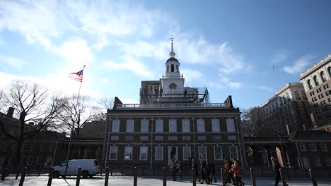 Time-Lapse-of-Independence-Hall---Sunny-Day-in-Philadelphia,-PA