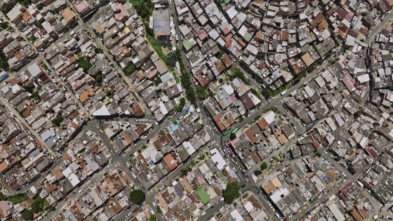 medellín colombia aerial v33 vista desde arriba por satélite, sobrevuelo veinte de julio y la independencia capturando la comuna residencial densamente poblada 13 san javier - filmado con mavic 3 cine - noviembre 2022