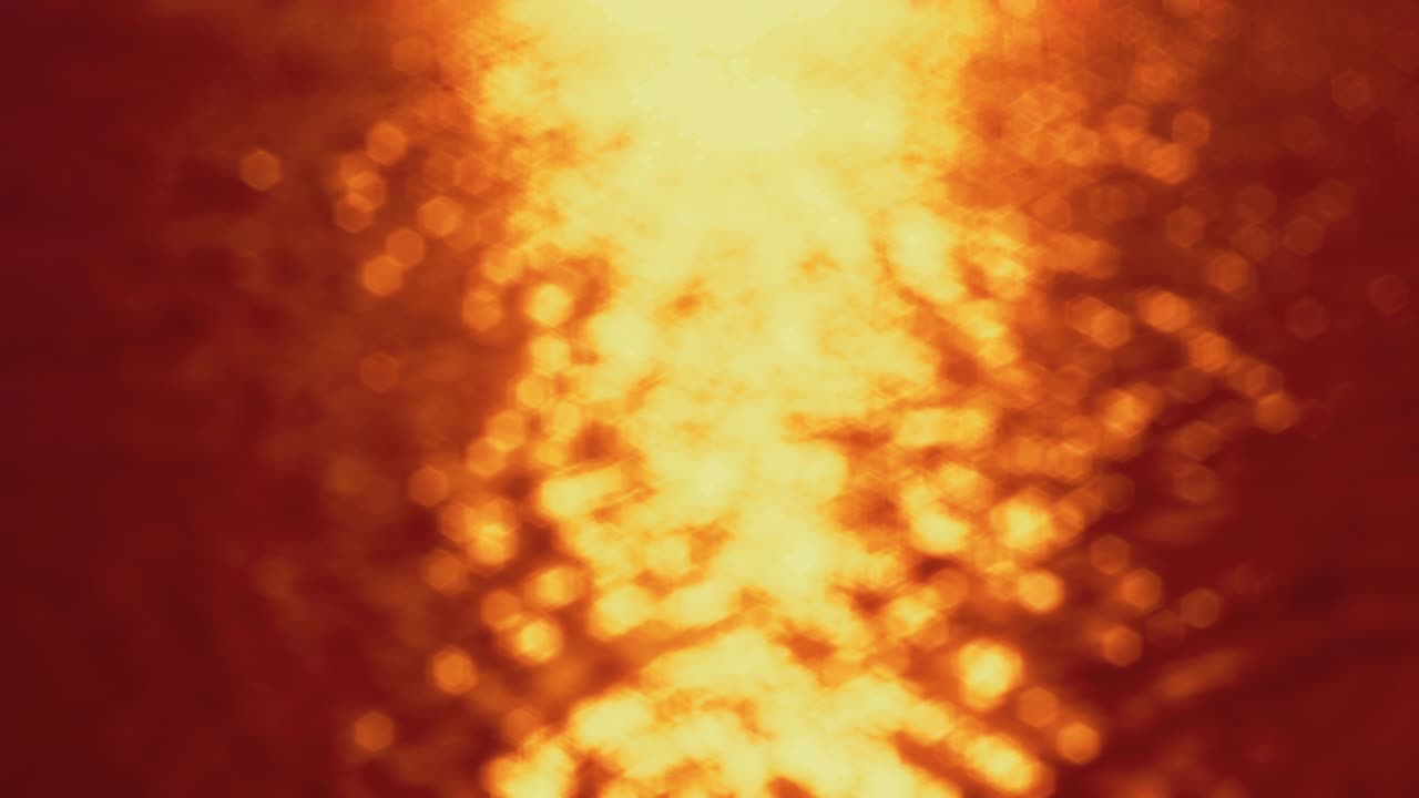 al atardecer - bucle sin costuras de una toma de 4k completamente desfocada de una hermosa superficie de agua ondulada y brillante en colores vívidos de fuego
