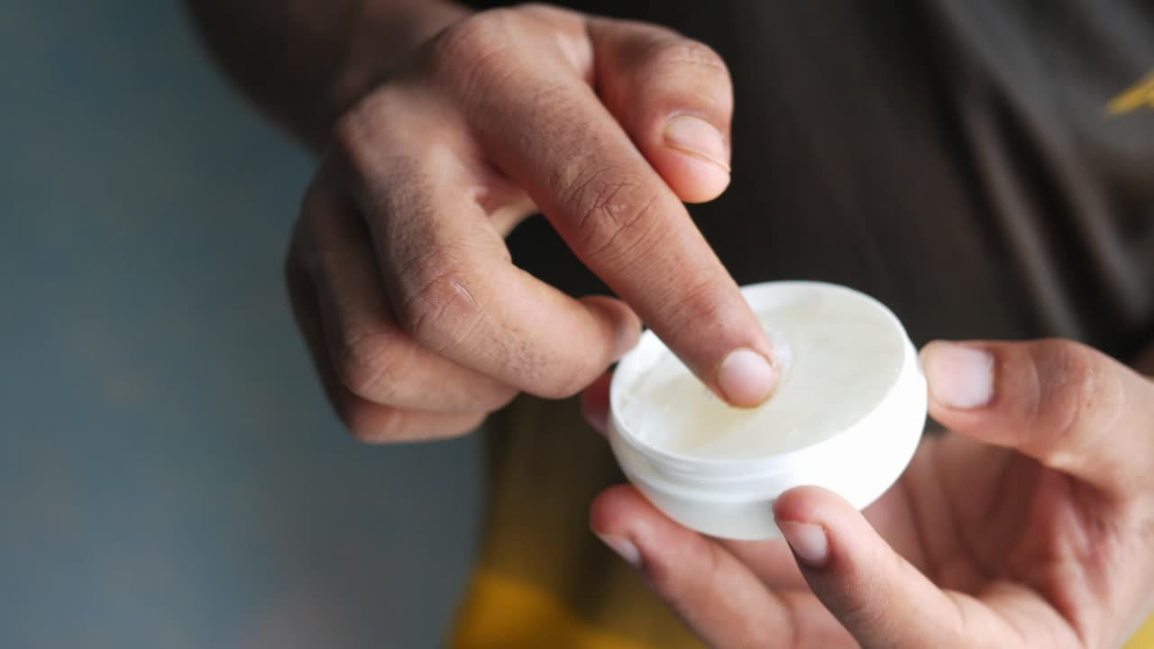 aplicación de la crema