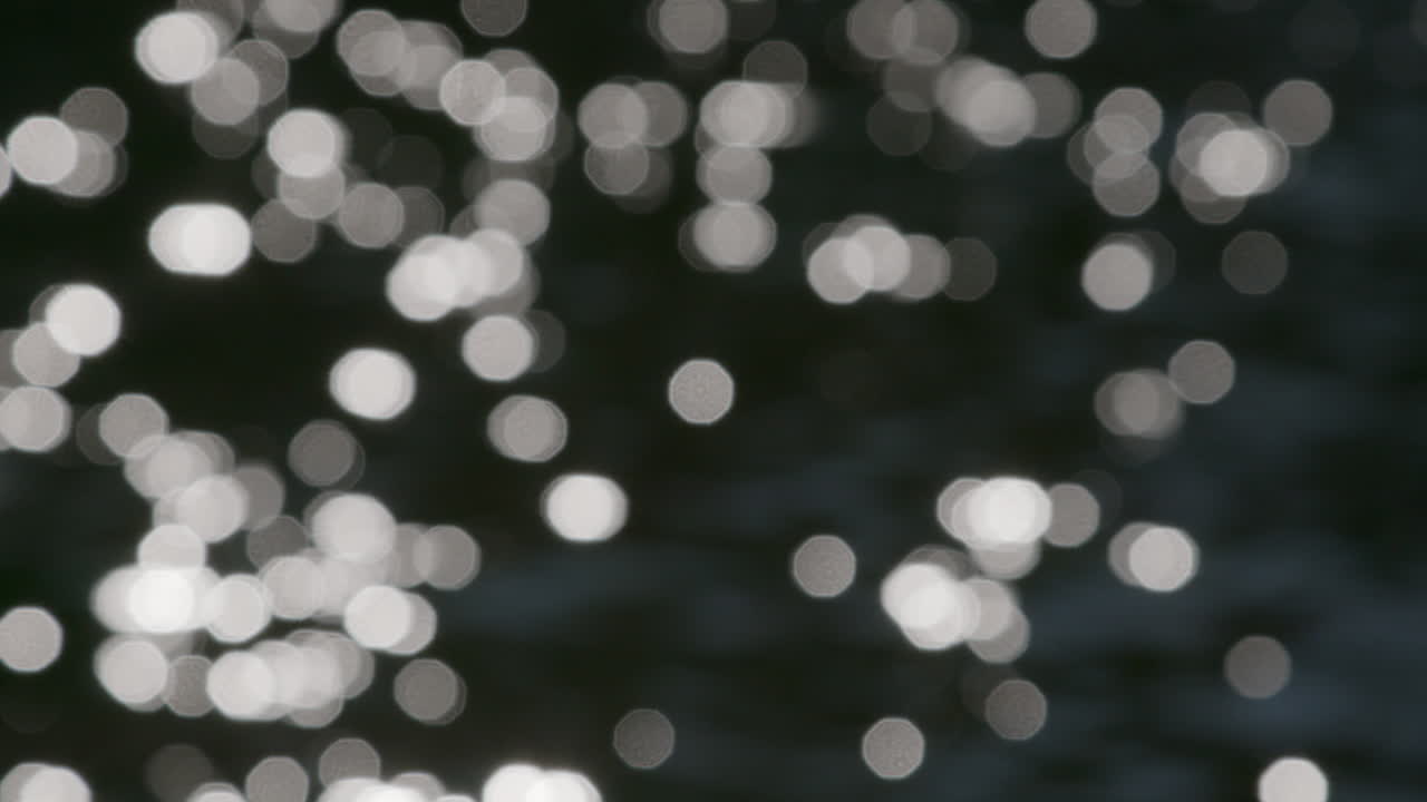 reflejos de agua por la noche