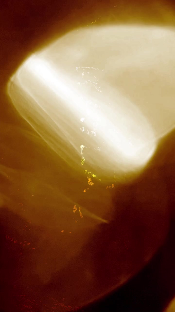Vazamentos de luz abstratos e reflexos de lente em fundo preto