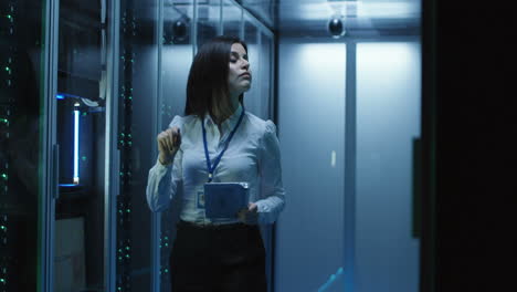 woman it professional in a server room