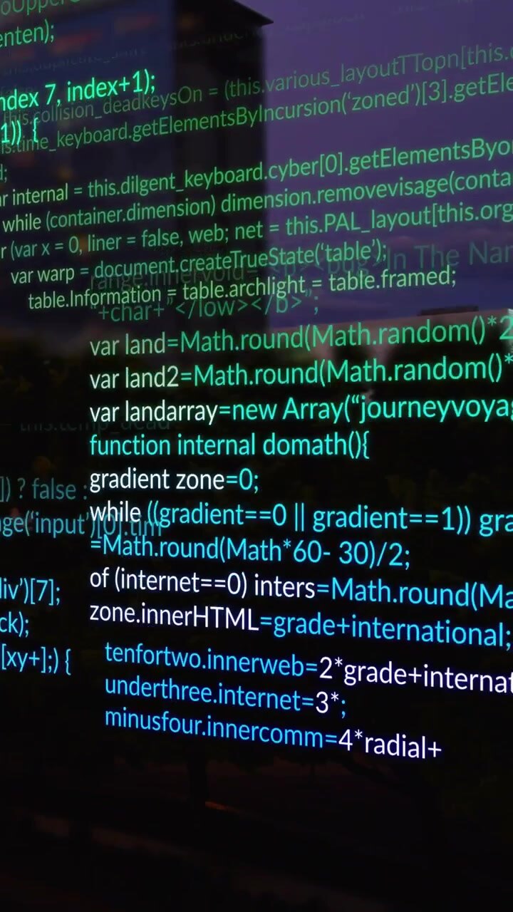 Verticale video: Schemerlicht, code-overlay verschijnt op glas, scrollend en verscherpend om datastroom te tonen.