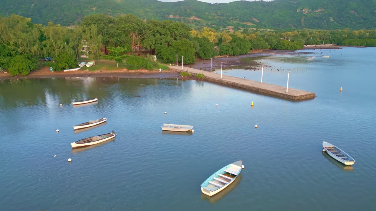 Mauritius - Case Noyale - Before Sunset on the pier, slow forward view to the banyan tree
