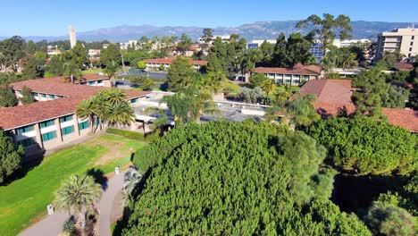 Antenne-Der-Universität-Von-Kalifornien-Santa-Barbara-UCSB-College-Campus-Entlang-Strand-Und-Lagune-3