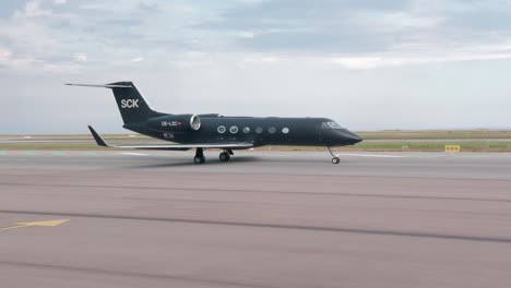 oe-lsc gulfstream g450 private aircraft at the airport in nice, france. - wide shot