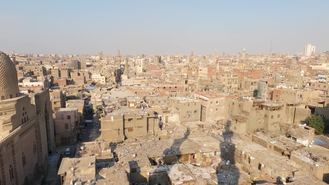 amplio panorama del antiguo paisaje urbano de el cairo, vista panorámica de los edificios residenciales, egipto