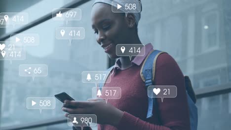 Animation-Von-Social-Media-Symbolen-Mit-Zahlen-über-Einer-Afroamerikanischen-Frau,-Die-Ihr-Smartphone-Nutzt