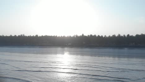 Playa-De-Gorai-Arena-Negra-Cielo-Azul-Reflexionando-Sobre-La-Arena-Mojada-Amanecer